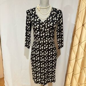 ANN TAYLOR Black & White Stretch 3/4 Sleeve Wrap Dress And V-Neck - Sz SP